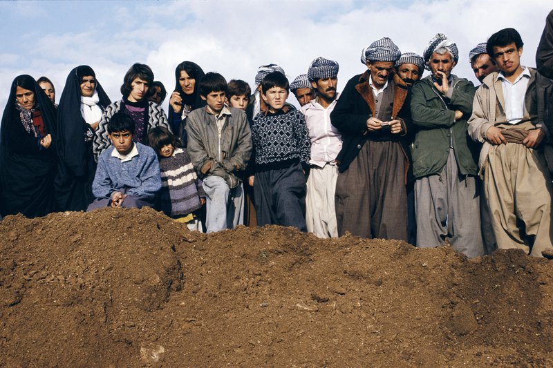 Susan Meiselas_Trench graves are dug up at Sardaw, Kurdistan, Northern Iraq, 1991_C_Susan Meiselas_Magnum Photos